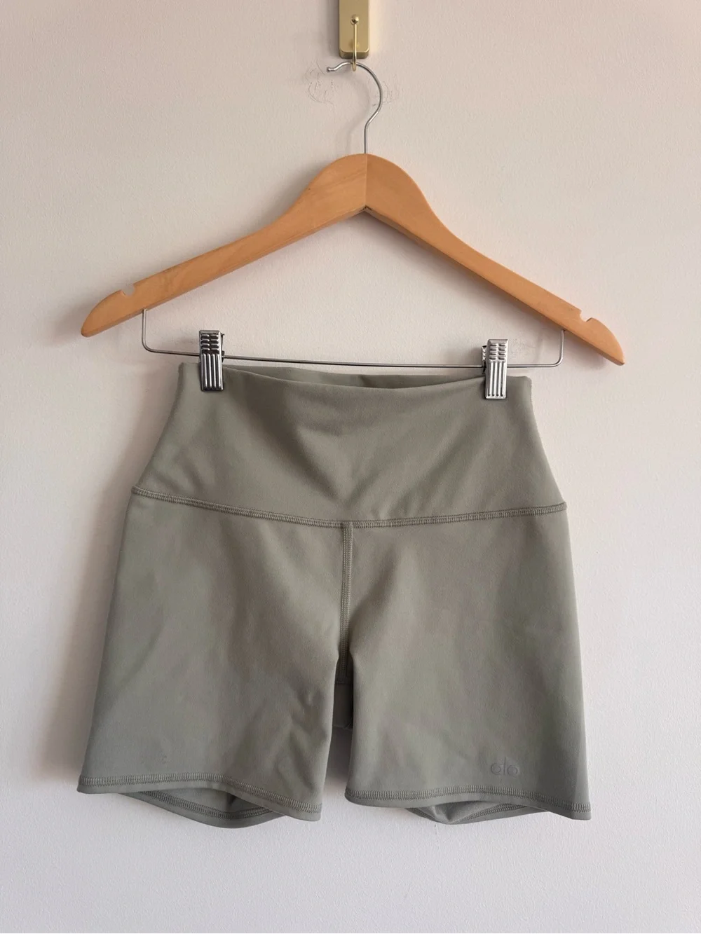 ALO Yoga | Sage Green High Waist Airbrush 5”Biker Shorts ~ Small